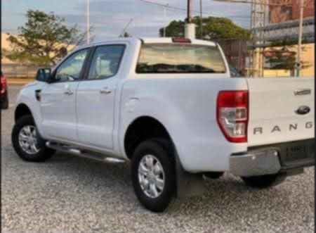 Ford Ranger Doble Cabina XLT foto 2