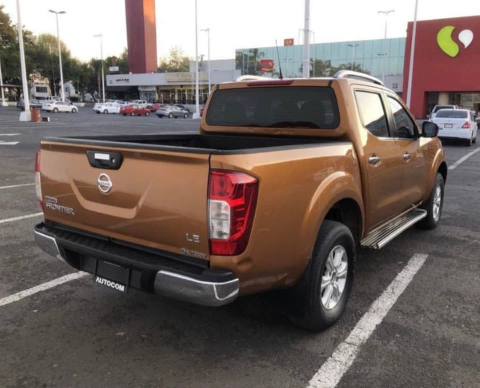 Nissan Frontier LE foto 10