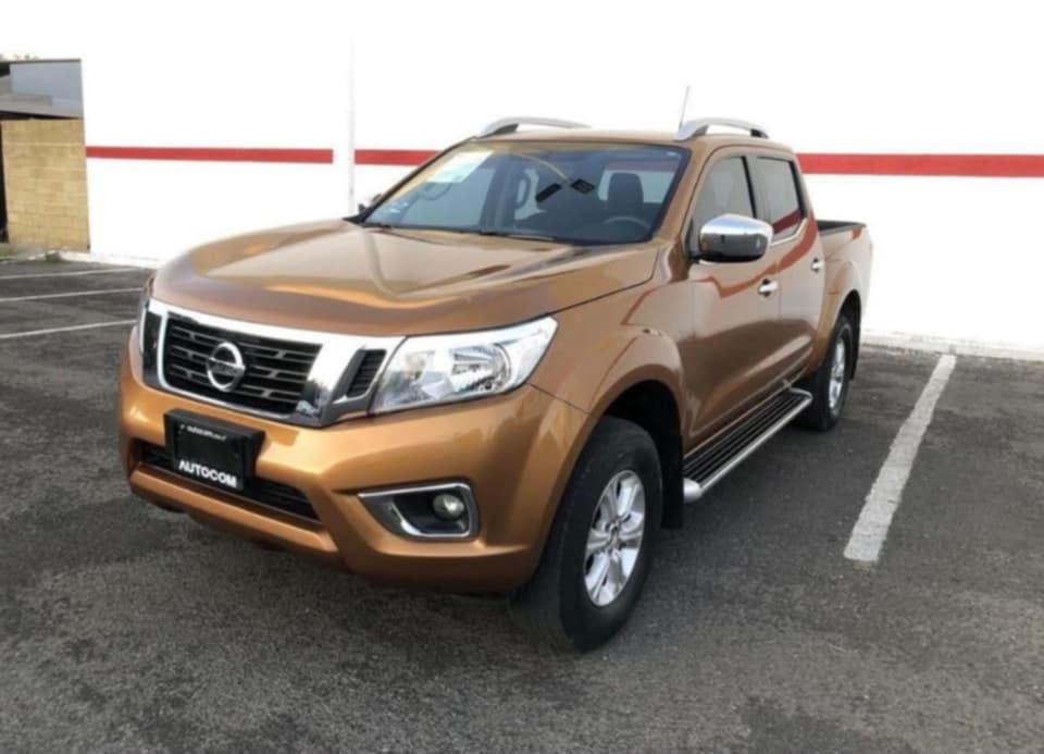 Nissan Frontier LE foto 2