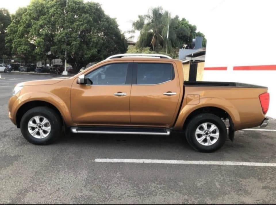 Nissan Frontier LE foto 7