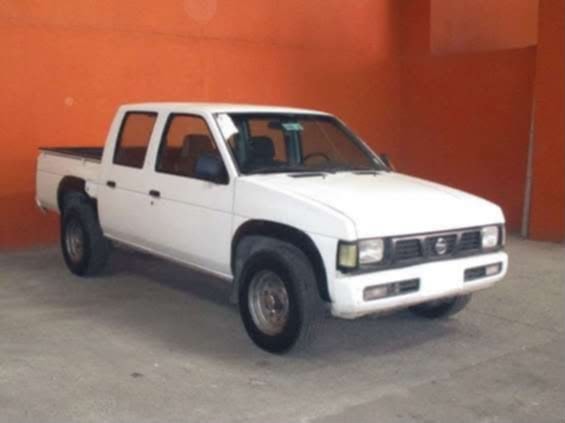 Nissan NP300 Doble Cabina foto 2