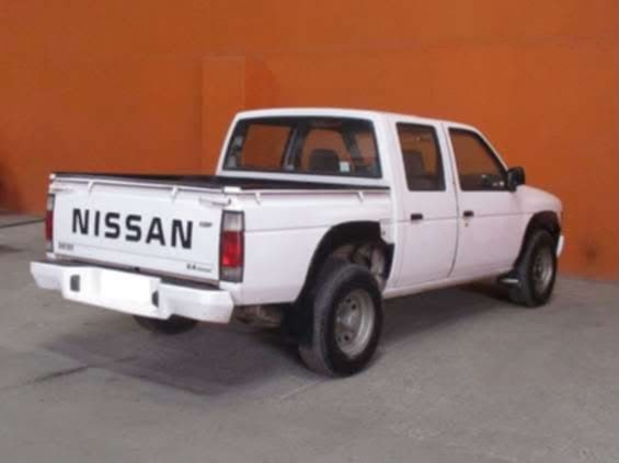 Nissan NP300 Doble Cabina foto 3