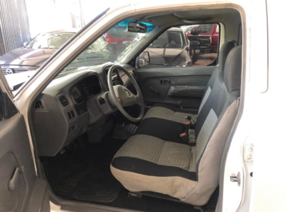 Nissan NP300 Doble Cabina foto 5
