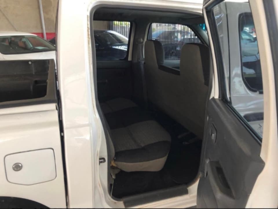 Nissan NP300 Doble Cabina foto 6
