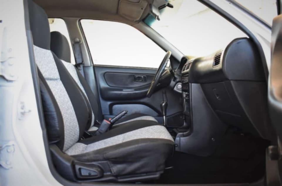 Nissan Tsuru foto 2