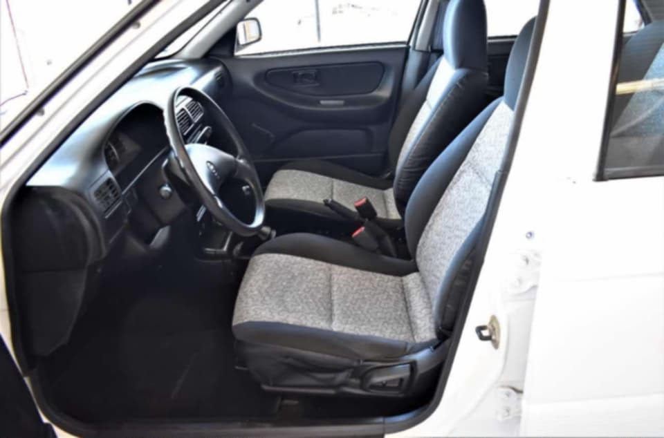 Nissan Tsuru foto 6