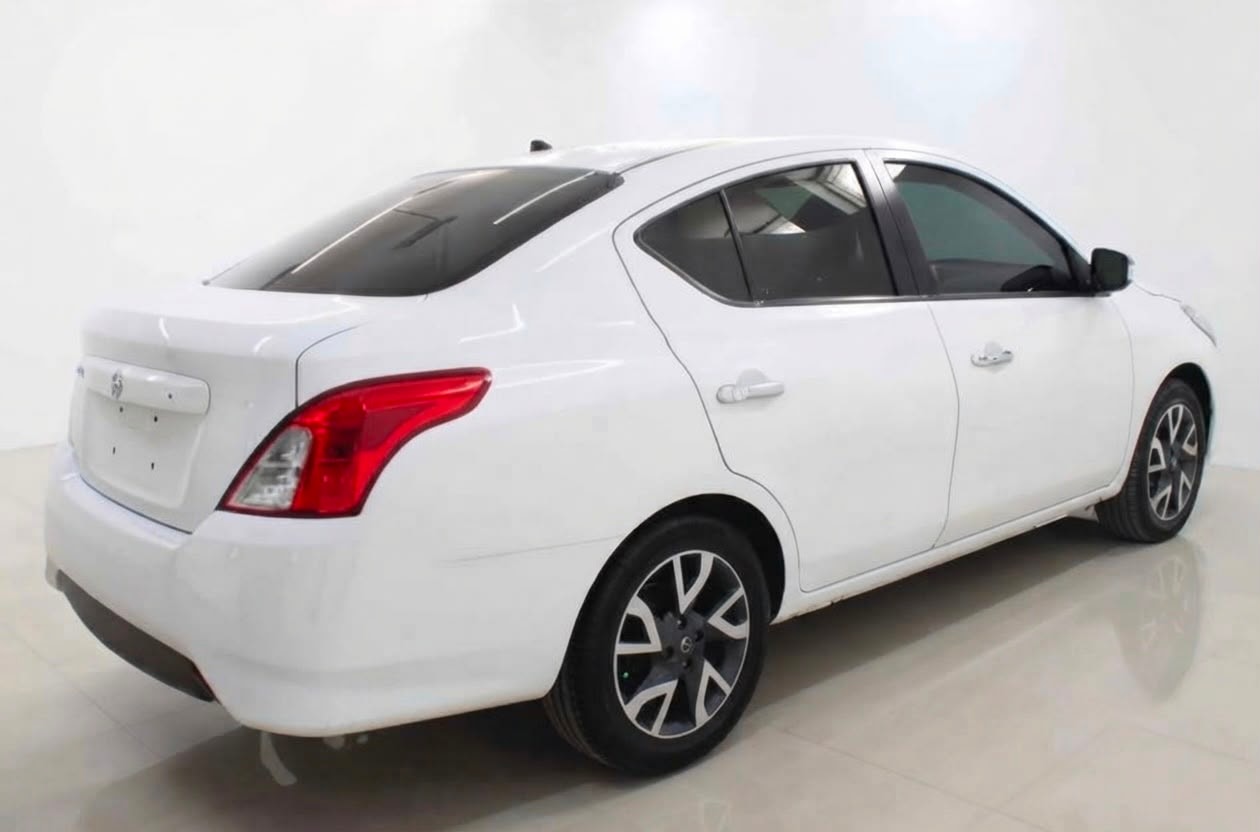 Nissan Versa Piel Aut foto 2