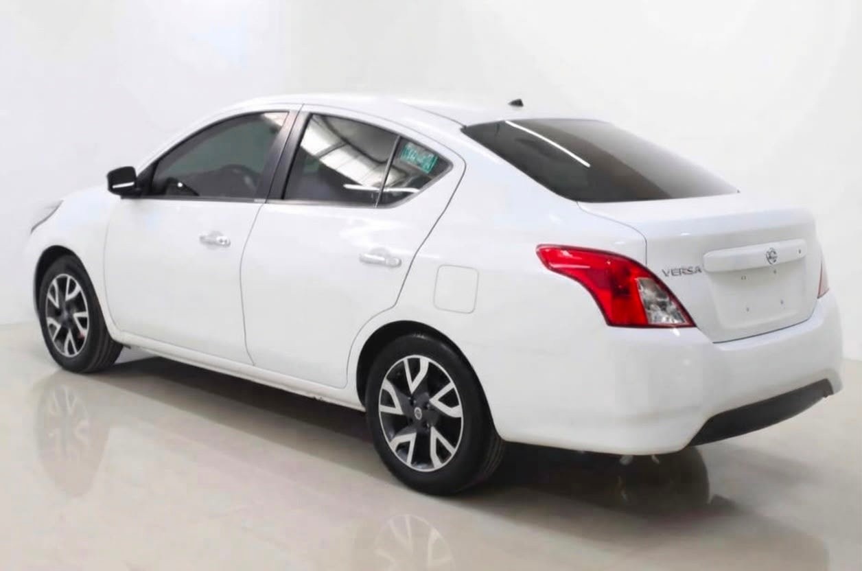 Nissan Versa Piel Aut foto 3