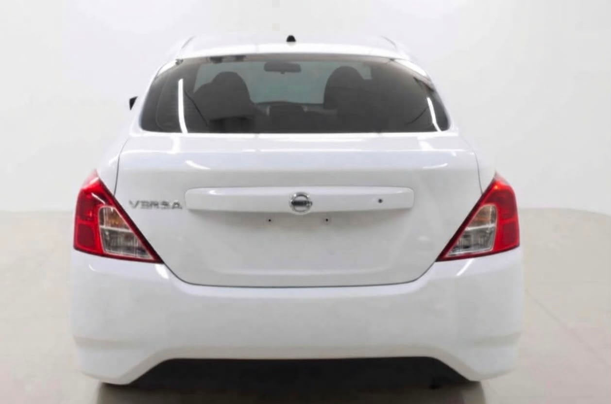 Nissan Versa Piel Aut foto 4