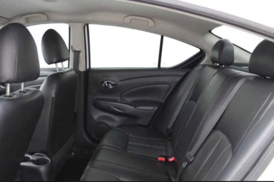 Nissan Versa Piel Aut foto 6