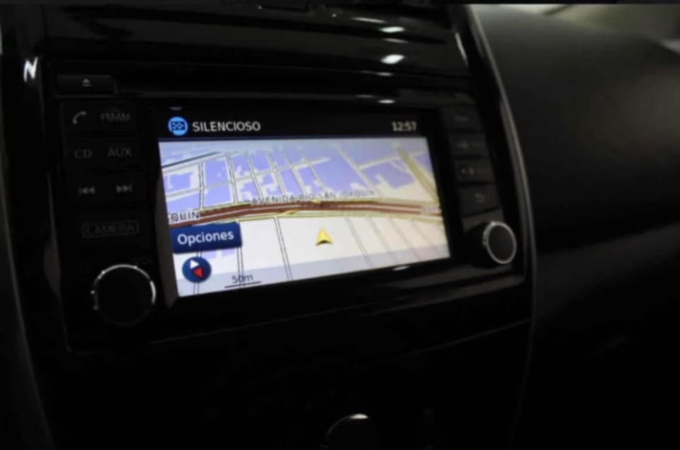 Nissan Versa Piel Aut foto 8
