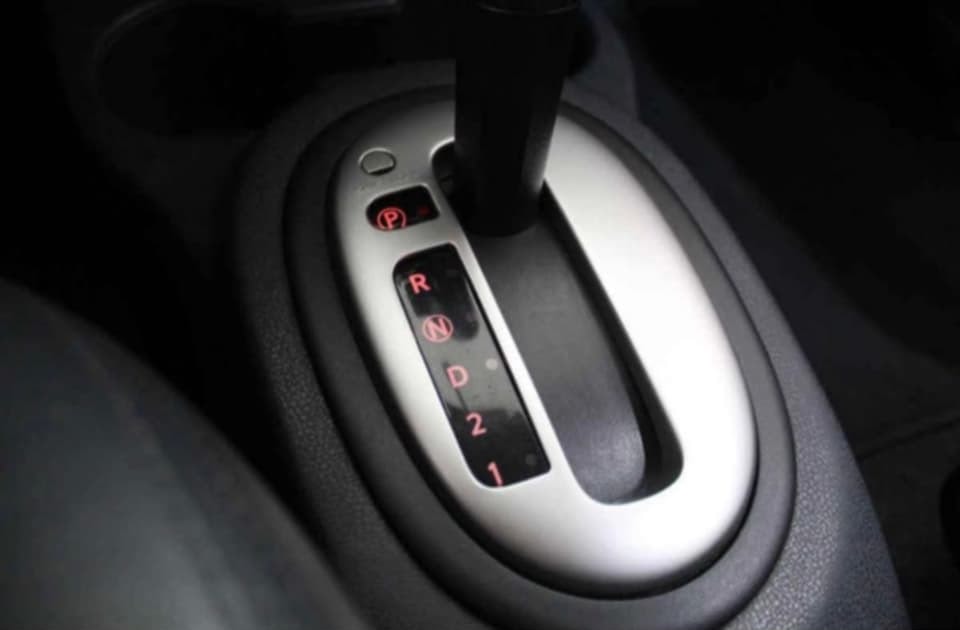 Nissan Versa Piel Aut foto 9