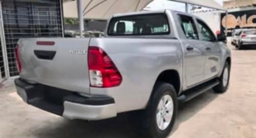 Toyota Hilux foto 2